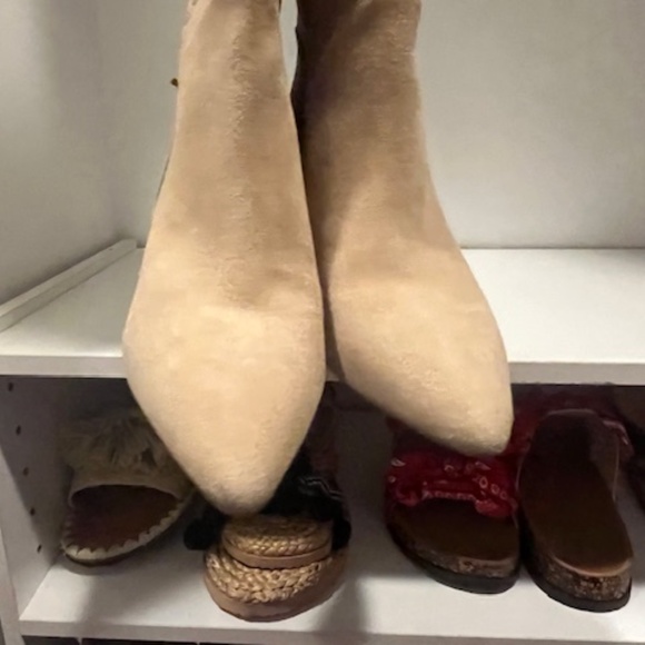 Vince Camuto Neutral Suede Pointed Toe Slim Heel Knee Boots Sz 7.5 Classic - Picture 4 of 10